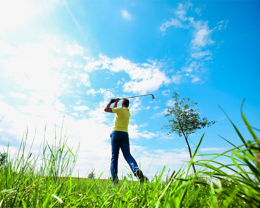 Appartementhaus Berlin in Bad Füssing - Foto von einem Golfspieler beim Abschlag