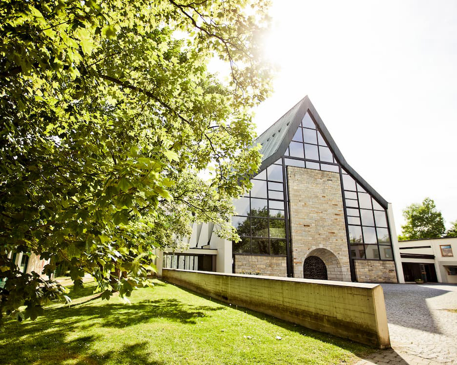 Appartementhaus Berlin in Bad Füssing - Foto von einer modernen Kirche
